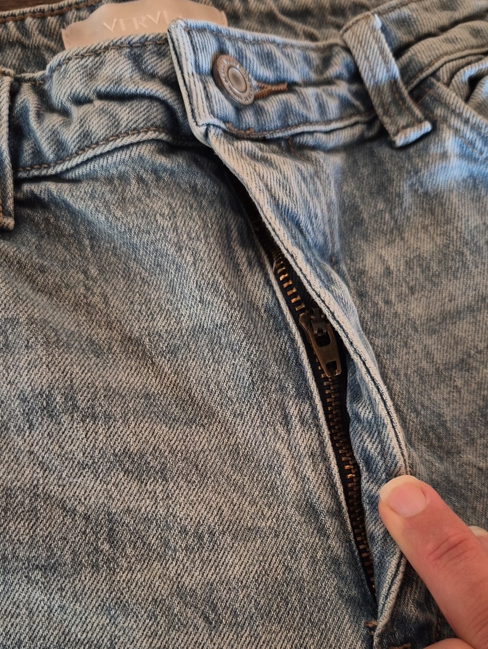 Vervet Cropped Light Wash Jean with Raw Hem - Picture 6 of 7
